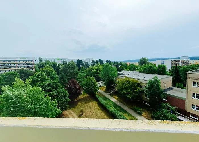 Demakorihome, Uniklinik & Vor Der Tuer